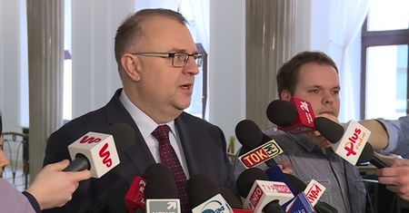 "Autorski" pomysł Ujazdowskiego ws. TK wywołał zamieszanie w PiS