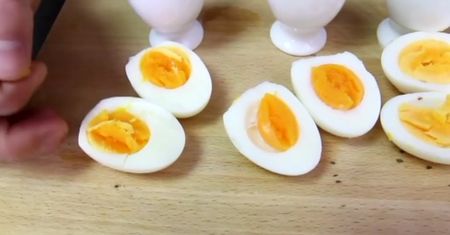 Test jajek. O czym świadczy kolor żółtek?
