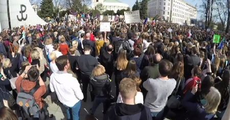 Pikieta przeciwko zaostrzaniu prawa do aborcji