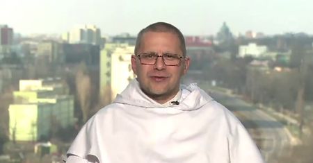 Oburzony ojciec Gużyński: "Zamiast ewangelizować, walą polityczną gadkę. Jak można być tak tępym?"