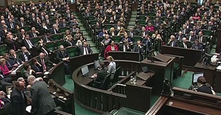 "To jest prokuratura, pan marszałek legitymizuje oszustwo!" Ogromne emocje po wyborze sędziego TK