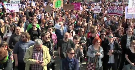 Przeciwnicy ustawy antyaborcyjnej wyszli na ulice: "W Iranie prawo jest bardziej liberalne!"