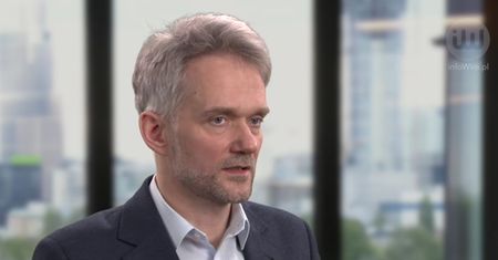 "W Polsce łatwiej przez internet kupić broń niż alkohol"