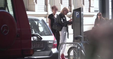 Maja Sablewska walczy z parkomatem...