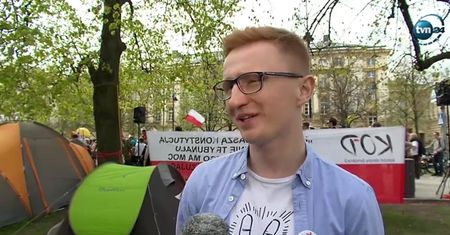 Manifestacja młodego KOD przy kancelarii premiera