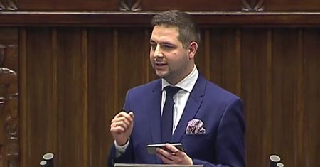 "Mieszkańcy okręgu posła Kropiwnickiego skarżą się, że prowadzi agencję towarzyską!"