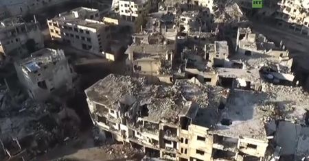 "Martwe" miasto w Syrii. Zobacz zbombardowane Hims z lotu ptaka