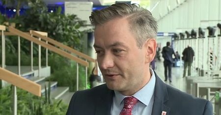 Biedroń o zdjęciu obrazu Jana Pawła II