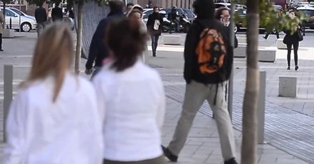 Lewandowska w eleganckim płaszczu na imprezie kulinarnej