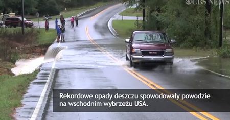 Podmyta przez powódź droga zapadła się na oczach mieszkańców