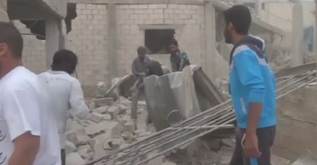 Amatorskie nagranie skutków rosyjskiego bombardowania w Syrii