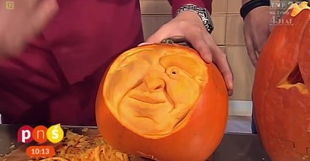 Jak wydrążyć lampion z dyni na Halloween?