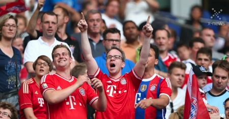 Protest fanów Bayernu na Emirates Stadium. "Bez kibiców futbol nie jest wart nawet pensa"
