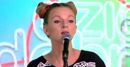 Sarsa śpiewa w "Dzień Dobry TVN". Rusin podryguje na kanapie