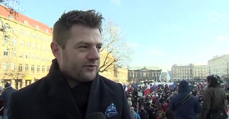 "Kto nie skacze, ten jest z Dudą". Demonstracja anty-PiS w Poznaniu