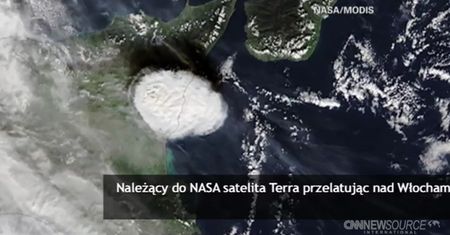 Chmura przesłoniła Sycylię. Erupcja Etny wdziana z kosmosu