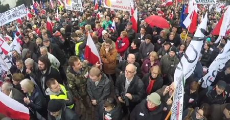 Materna na manifestacji: "Panie prezesie, pan jest z inteligenckiej rodziny, niech pan wróci do korzeni!"