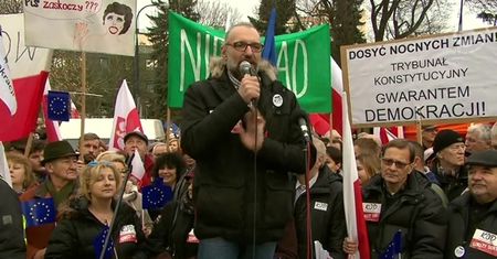 Mateusz Kijowski, Maja Komorowska i Agnieszka Holland na manifestacji KOD