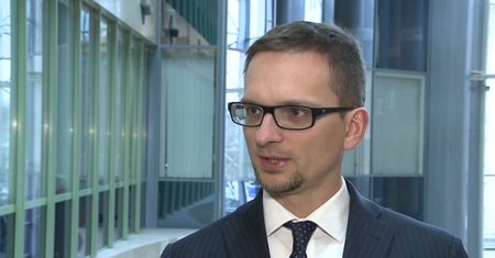 Coraz mniej Polaków płaci gotówką. W tym roku hitem będzie telefon