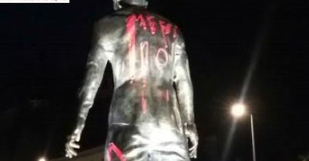 Nie wszyscy na Maderze kochają CR7. Wandale "ozdobili" pomnik Ronaldo nazwiskiem Messiego