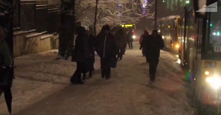 Paraliż komunikacyjny w Warszawie po opadach śniegu