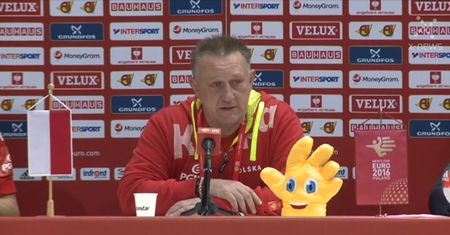 Michael Biegler po polsku dziękuje kibicom i chwali piłkarzy