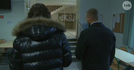 Rubik pokazuje liceum w TVN-ie: "Jest gablota ze zdjęciami wybitnych absolwentów. O, nie ma Rubika..."