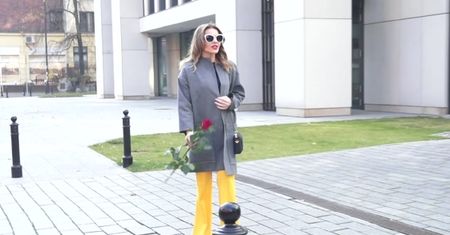 Edyta Herbuś pozuje na otwarciu butiku
