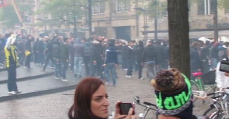 Starcie pseudokibiców przed meczem Ligi Europy. W ruch poszły krzesełka i race