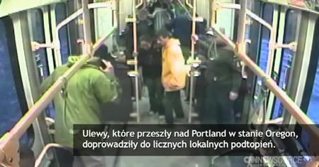 Ulewy i podtopienia w Portland. Woda wdarła się do pociągów