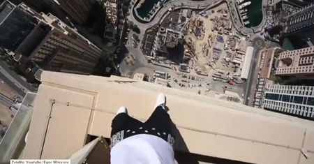 Pokaz akrobacji na drapaczu chmur w Dubaju