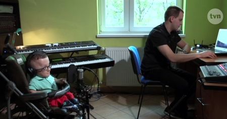 8-latek z wrodzoną łamliwością kości podbija internet
