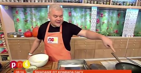 Omlet czosnkowy z kurczakiem i cukinią
