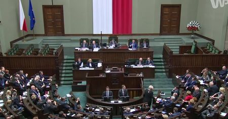 Sejm wybrał pięcioro sędziów TK; protestowała opozycja (opis)