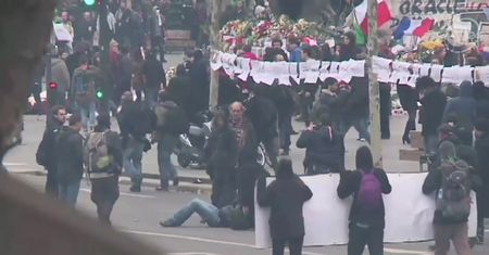 Starcia między policją a demonstrantami w Paryżu