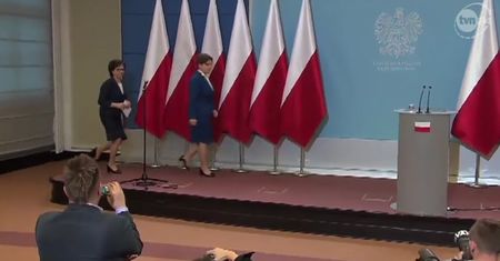 Zagraniczne media odnotowały brak flagi UE na konferencji Beaty Szydło