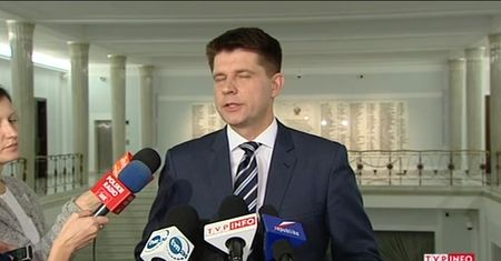 Opozycja: premier Beata Szydło wycofuje się z wyborczych obietnic; PiS odpiera zarzuty