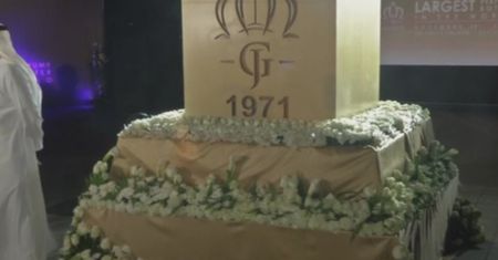 To największa butelka perfum na świecie