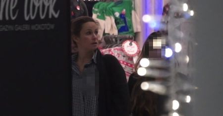 Monika Mrozowska z dziećmi na świątecznych zakupach