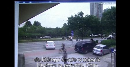 Nagranie groźnego wypadku z udziałem rowerzystki