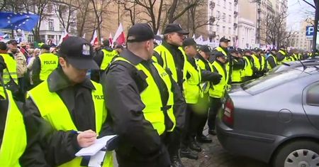 Kontrmanifestacja narodowców przed Trybunałem Konstytucyjnym