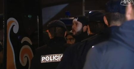 Krzyki, wyzwiska i wulgarne gesty. Tak kibice "przywitali" piłkarzy Porto po odpadnięciu z LM