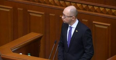 Wielka awantura w Radzie Najwyższej. Premier Ukrainy wyniesiony na rękach z mównicy