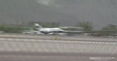 Pilot lądował bez podwozia - nagranie