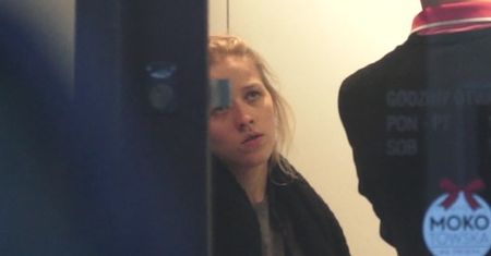 Jessica Mercedes na zakupach bez makijażu