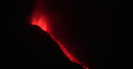 Spektakularna erupcja Etny nadal trwa
