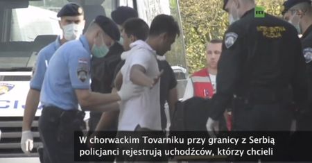 Po zamknięciu węgierskiej granicy, uchodźcy znaleźli inną drogę do EU