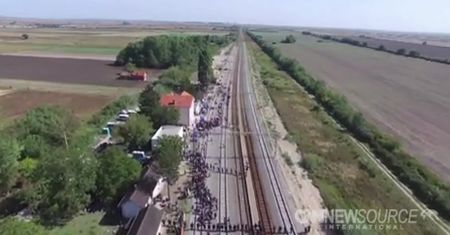 Pociąg z migrantami wjechał na terytorium Słowenii