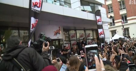 Bieber daje uliczny koncert w Paryżu