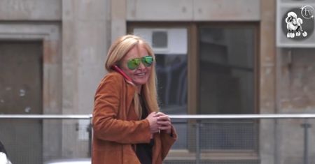 Olejnik w długim płaszczu i zielonych okularach?